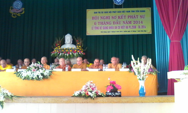 The Executive Board of Tien Giang’s Vietnam Buddhist Sangha holds a conference to review Buddhist affairs in the first six months and concludes the Summer Retreat course 2014